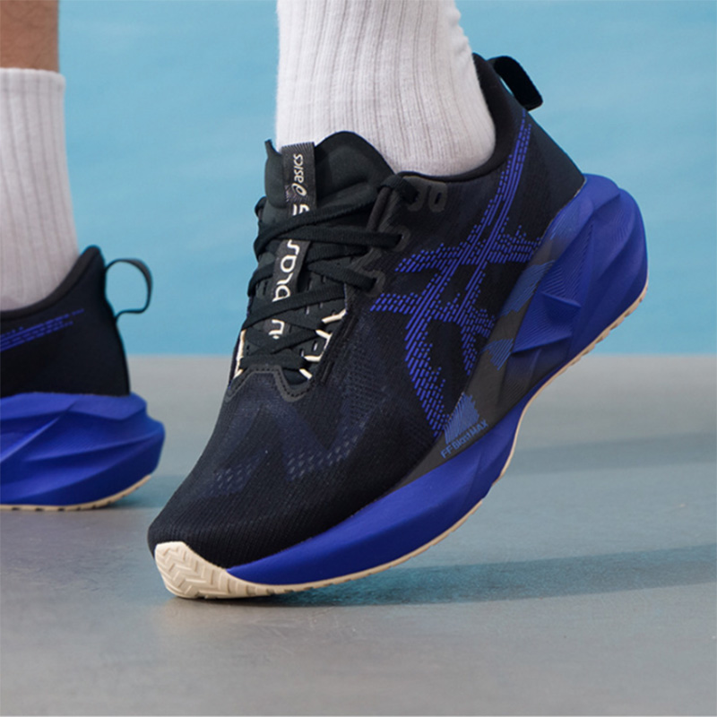 Asics NOVABLAST 5 Black Royal  - Badminton Victory review and price