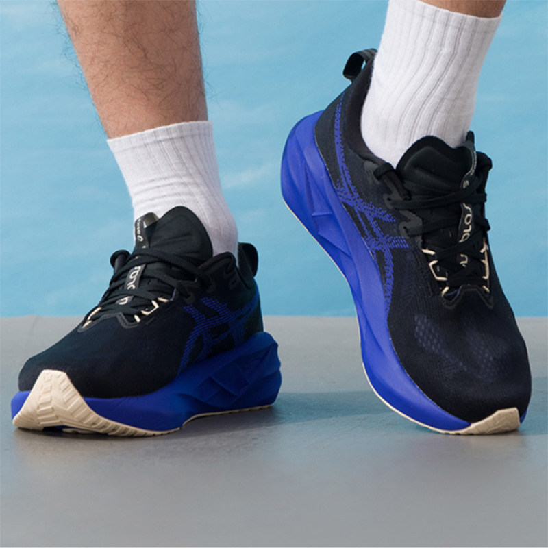 Asics NOVABLAST 5 Black Royal  - Badminton Victory review and price