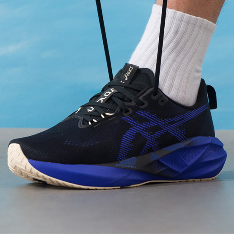 Asics NOVABLAST 5 Black Royal  - Badminton Victory review and price
